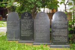 Пам'ятний знак у пам'ять євреїв Хуста, знищених у 1944 р., синагога, майдан Незалежності, м. Хуст