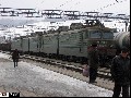 Електровози ВЛ11М (в голові ВЛ11М-108) на станції Воловець, прибули з перевалу