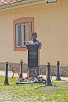 Пам'ятник Святому Іштвану біля Костелу Воздвиження Святого Хреста, Берегове